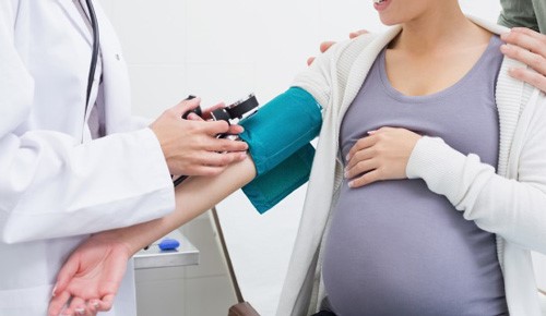 Nguy cơ gì có thể xảy ra nếu không xử lý và điều trị kịp thời tình trạng tăng huyết áp khi mang thai?
